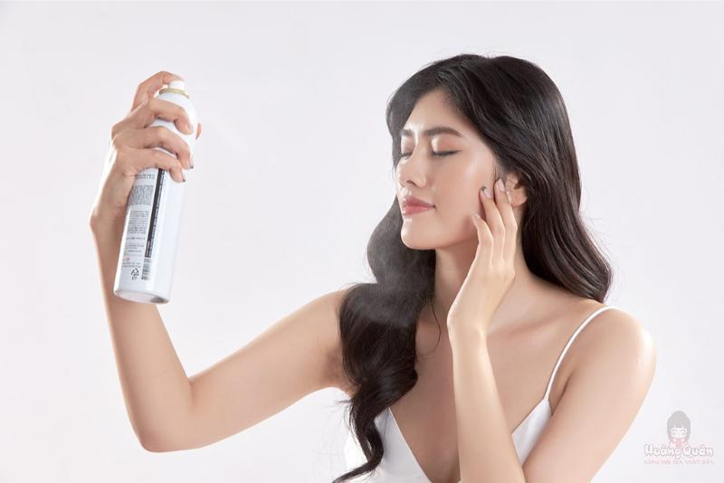 xịt khoáng trước hay sau kem chống nắng