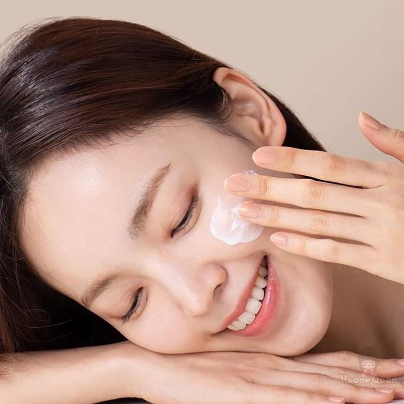 nên bôi kem chống nắng dạng kem hay sữa