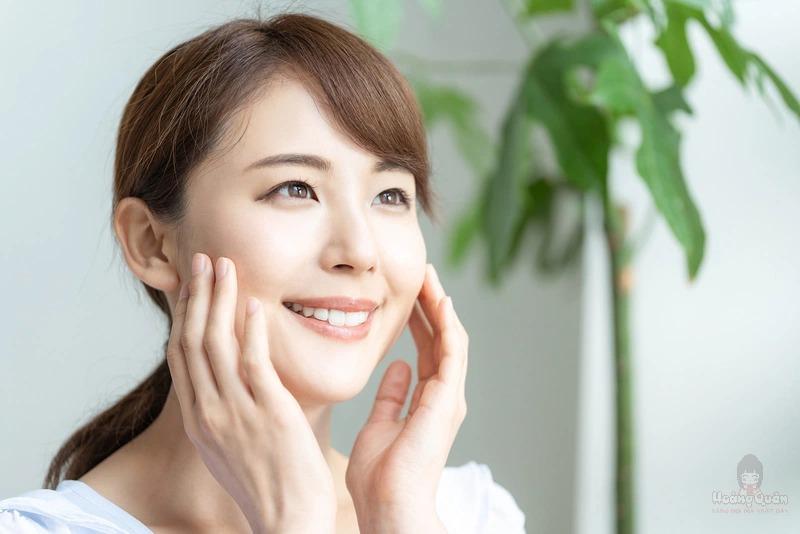 trời mưa có cần bôi kem chống nắng hay không