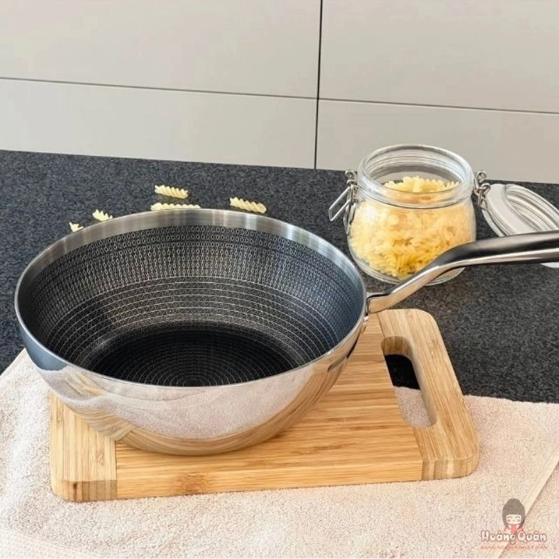 Chảo Inox chống dính hoa văn nổi Tri-Ply đáy liền sâu lòng 26cm Kaiyo