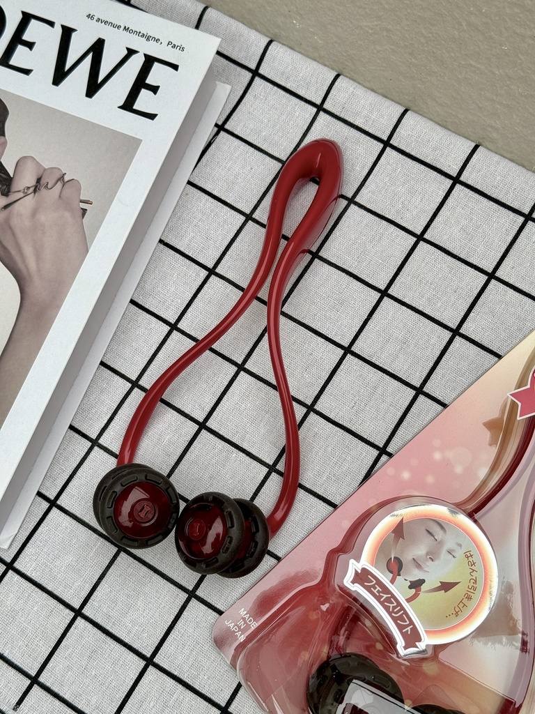 Cây Lăn Massage Mặt Tạo Cằm V-Line Cao Cấp 4 Bánh Lăn Vess (Size To)